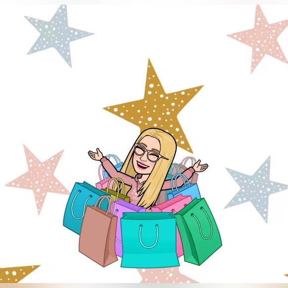 Drop your closet let’s follow!💗🛍️ - Picture 1 of 1